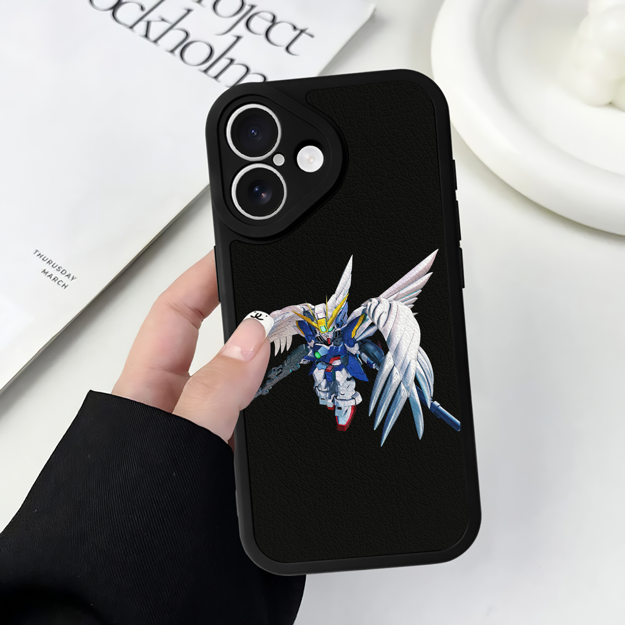 （画像用） 機動戦士ガンダム Mobile Suit Gundam 【iPhone 16シリーズ対応】シリコンスマホケース（レザー調） 材質：シリコン